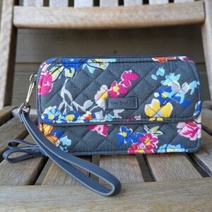 NWOT Vera Bradley Pretty Posies All In One RFID Wristlet Wallet